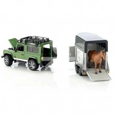 Toy Bruder LAND ROVER DEFENDER car with horse trailer 02592 2